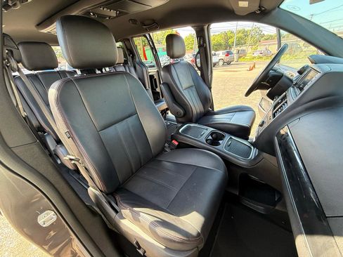 Used 2018 Dodge Grand Caravan GT FWD image 15