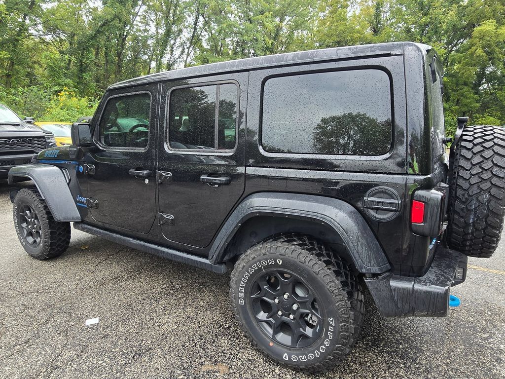 Used 2023 Jeep Wrangler Unlimited w/ Sun & Screen Package AWD/4WD image 5