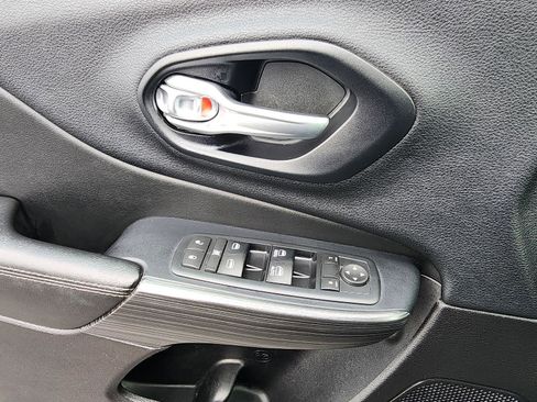 Used 2016 Jeep Cherokee Limited image 22