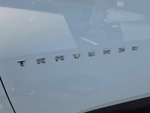 Used 2022 Chevrolet Traverse LT FWD image 5