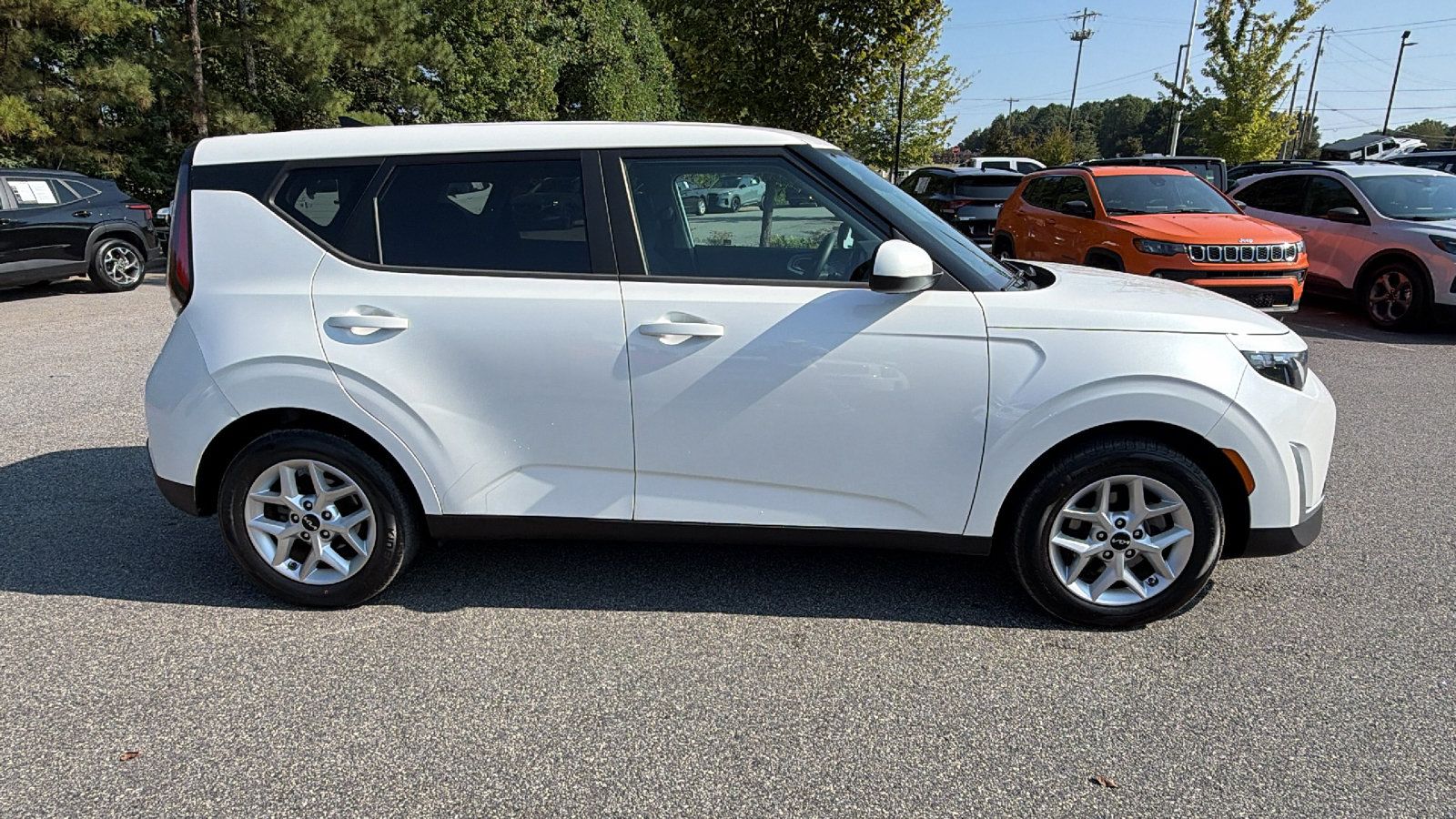 Used 2023 Kia Soul LX w/ LX Technology Package FWD image 7