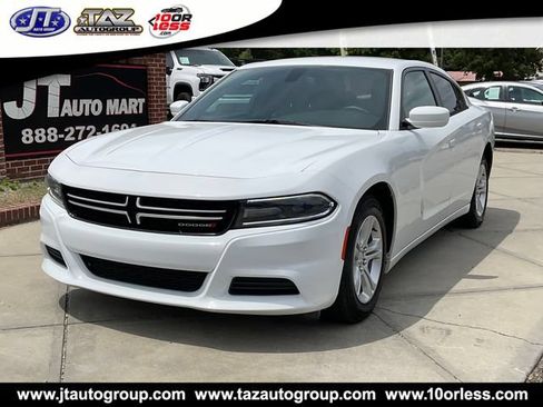 Used 2015 Dodge Charger SE RWD image 3