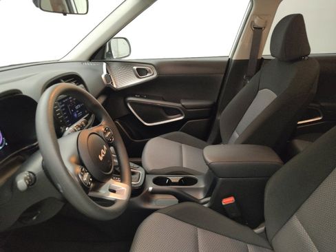 Used 2025 Kia Soul LX w/ LX Technology Package image 17