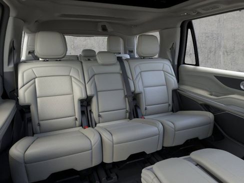 New 2025 Lincoln Navigator Reserve image 11