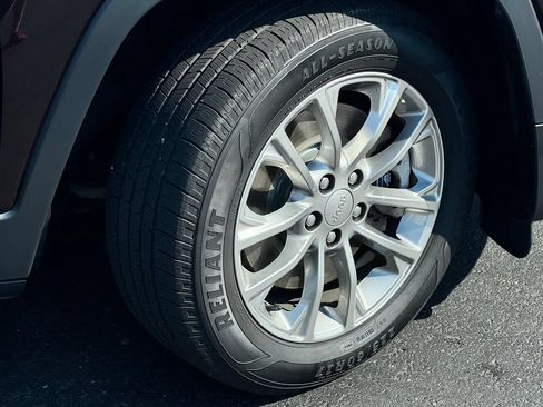 Used 2021 Jeep Cherokee Latitude Plus FWD image 9