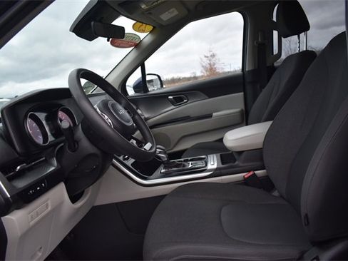 Certified 2023 Kia Carnival LX image 20