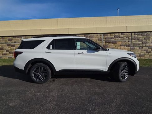 New 2026 Ford Explorer ST-Line w/ ST-Line Street Pack AWD/4WD image 2