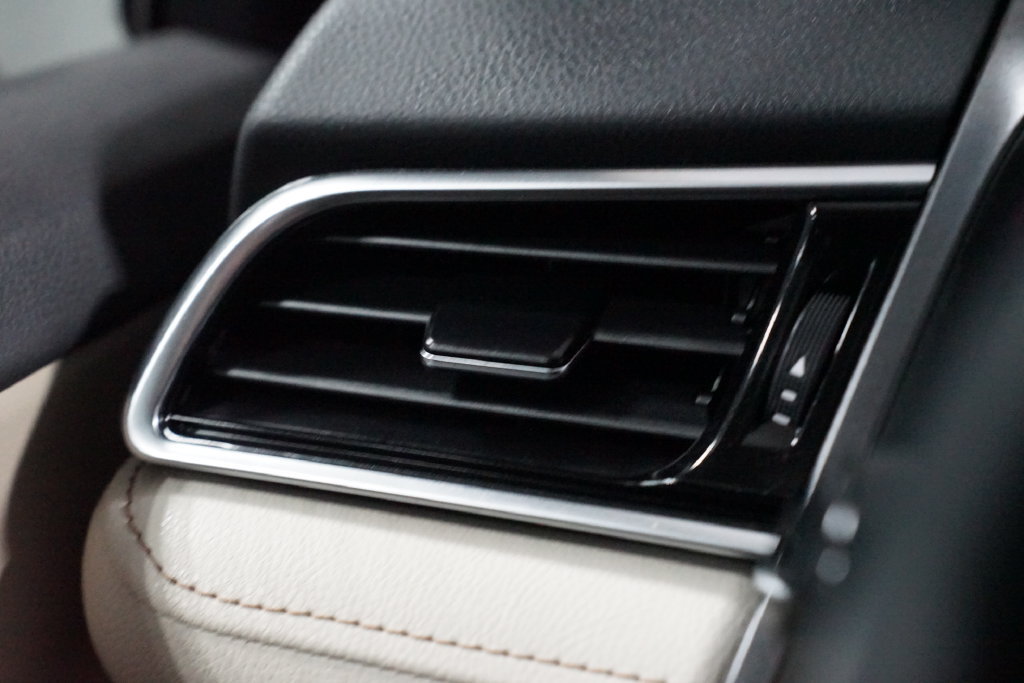 Certified 2018 Toyota Camry XLE FWD image 25