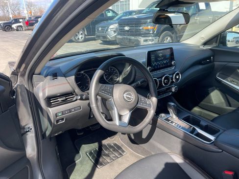 Used 2025 Nissan Sentra SR w/ SR Premium Package image 11