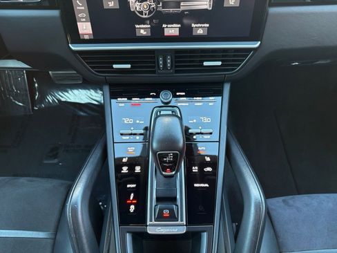 Used 2021 Porsche Cayenne GTS w/ Premium Package image 12