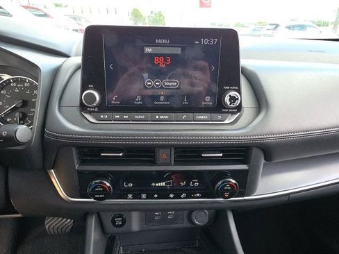 Used 2024 Nissan Rogue SV FWD image 17