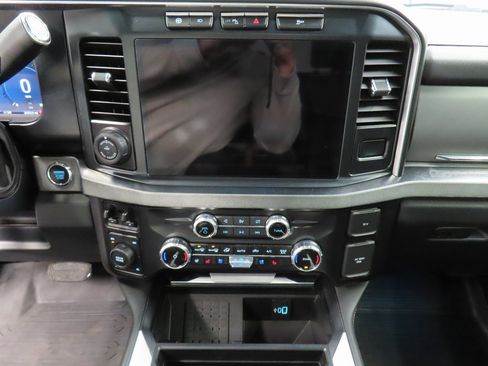 Used 2024 Ford F250 Platinum image 13