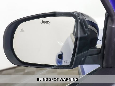 Used 2024 Jeep Compass Latitude image 3