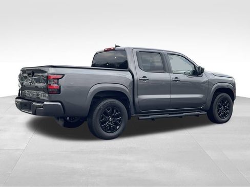 Used 2023 Nissan Frontier SV image 7