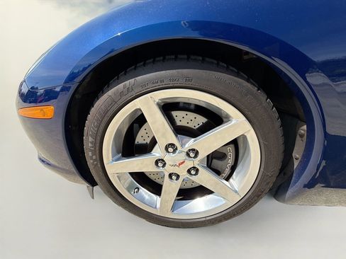 Used 2006 Chevrolet Corvette Coupe w/ Preferred Equipment Group RWD image 13