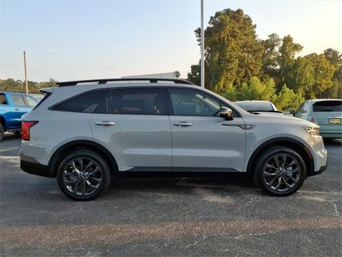 Used 2022 Kia Sorento SX Prestige w/ Rust Color Package image 9
