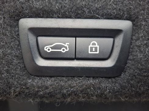 Used 2019 BMW 540i w/ M Sport Package image 29