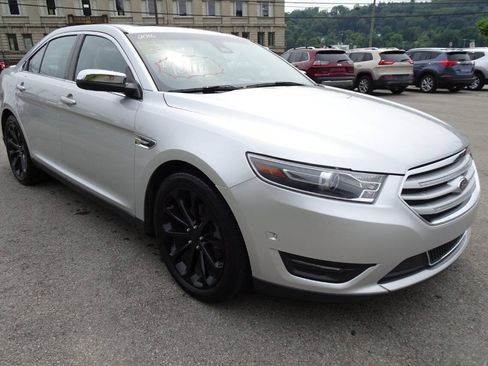 Used 2016 Ford Taurus Limited w/ Driver Assist Package AWD/4WD image 4