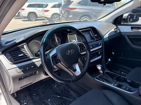 Used 2019 Hyundai Sonata SEL w/ Tech Package 02 FWD image 8