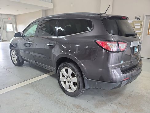 Used 2017 Chevrolet Traverse LT w/ Style and Technology Package FWD image 7