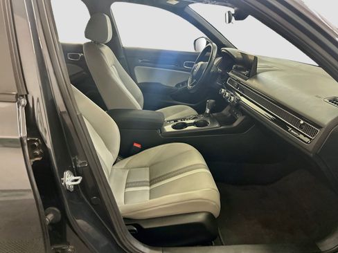 Used 2025 Honda Civic Sport image 32