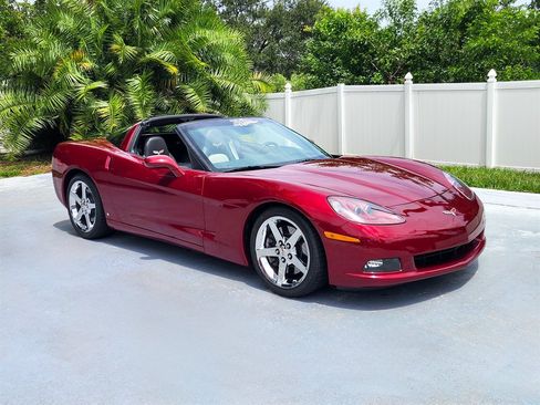 Used 2007 Chevrolet Corvette Coupe w/ Preferred Equipment Group RWD image 2