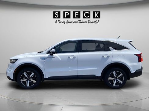 Used 2023 Kia Sorento LX AWD/4WD image 2
