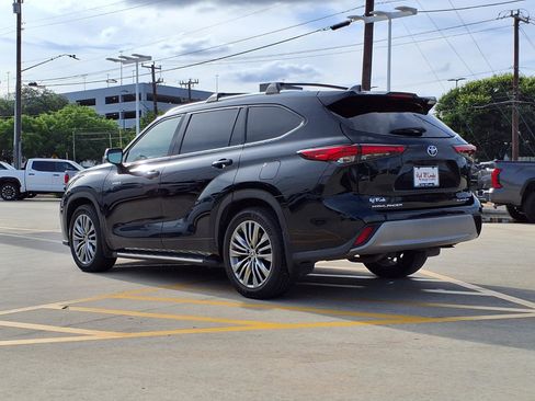 Used 2021 Toyota Highlander Platinum FWD image 7