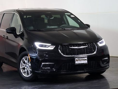 Used 2025 Chrysler Pacifica Select FWD image 6