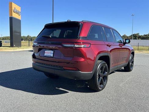 New 2025 Jeep Grand Cherokee Altitude image 5