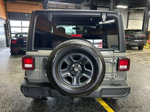 Used 2023 Jeep Wrangler Sport AWD/4WD image 4