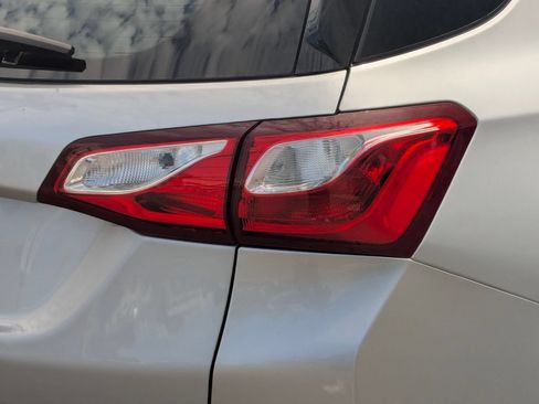 Used 2020 Chevrolet Equinox LS FWD image 12