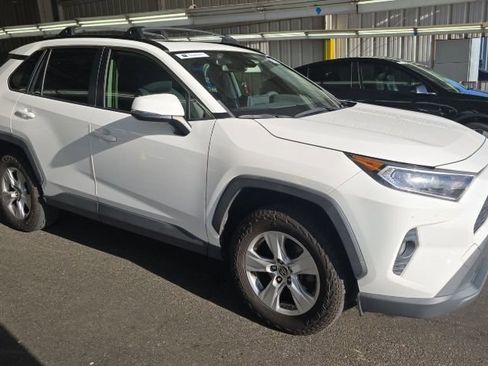 Used 2019 Toyota RAV4 XLE w/ Carpet Mat Package image 4