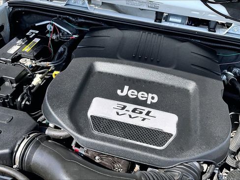 Used 2013 Jeep Wrangler Sahara w/ Dual Top Group AWD/4WD image 35