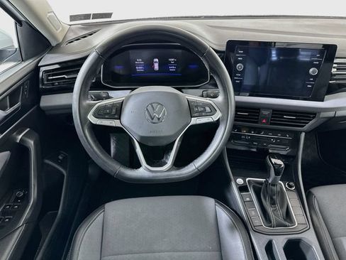 Used 2025 Volkswagen Jetta SE w/ Sunroof Package FWD image 22