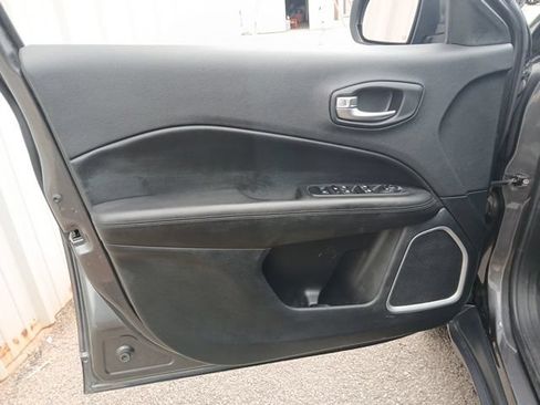 Used 2021 Jeep Compass Latitude FWD image 40