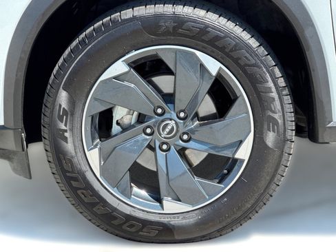 Used 2025 Nissan Rogue SV AWD/4WD image 13