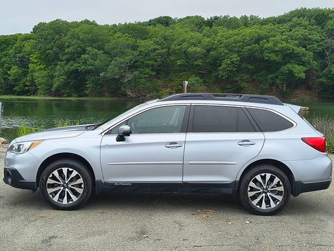 Used 2016 Subaru Outback 2.5i Limited AWD/4WD image 4