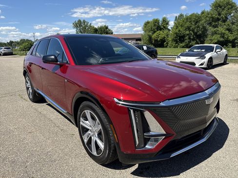 Used 2024 Cadillac Lyriq Tech AWD/4WD image 1