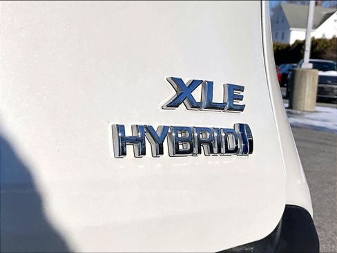 Used 2024 Toyota Sienna XLE image 30