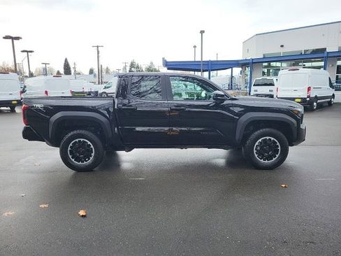 Used 2024 Toyota Tacoma TRD Off-Road image 7