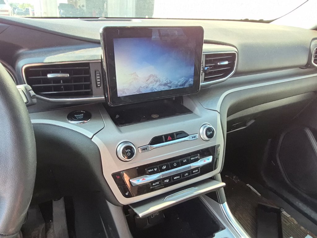 Used 2023 Ford Explorer XLT w/ Equipment Group 202A RWD image 10