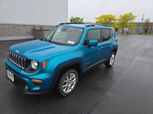 Used 2020 Jeep Renegade Latitude w/ Cold Weather Group AWD/4WD image 2