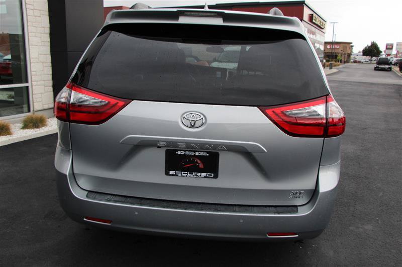 Used 2020 Toyota Sienna XLE w/ XLE Navigation Package AWD/4WD image 12