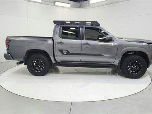 Used 2024 Nissan Frontier SV w/ Technology Package image 8