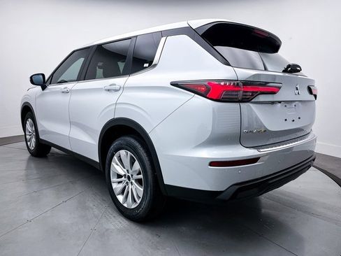 New 2025 Mitsubishi Outlander ES image 10