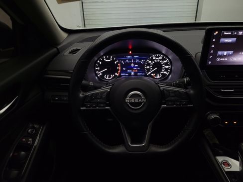Used 2024 Nissan Altima 2.5 SR w/ SR Premium Package FWD image 22