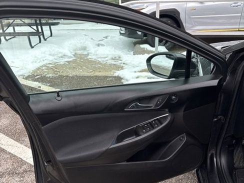 Used 2017 Chevrolet Cruze LT image 30