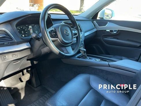 Certified 2021 Volvo XC90 T5 Momentum w/ Protection Package Premier image 24