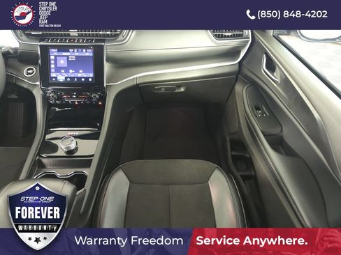 Used 2024 Jeep Grand Cherokee Altitude AWD/4WD image 15
